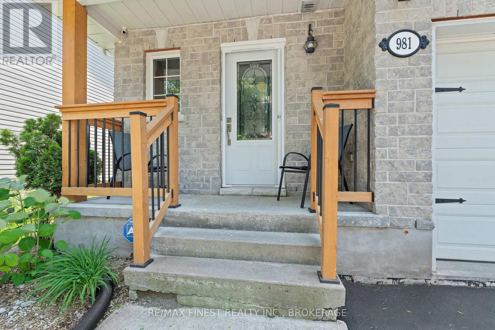 981 RAINBOW CRESCENT