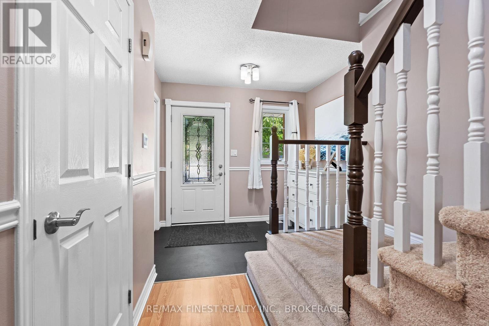 981 RAINBOW CRESCENT
