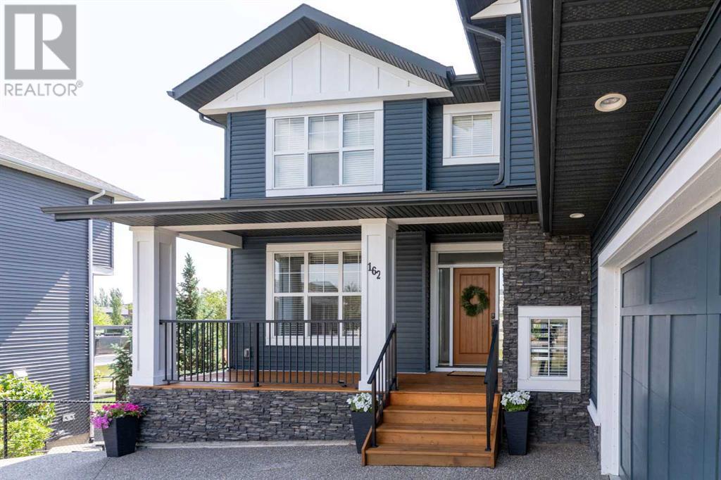 162 Canoe Crescent SW
