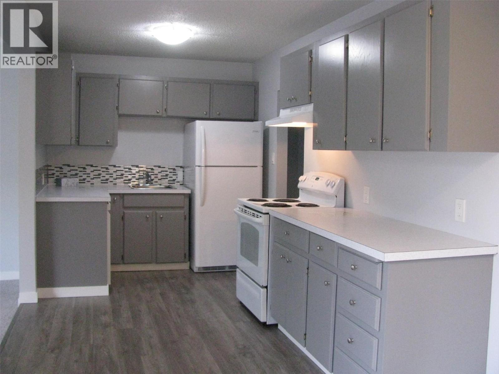 11018 VICTORIA Road S