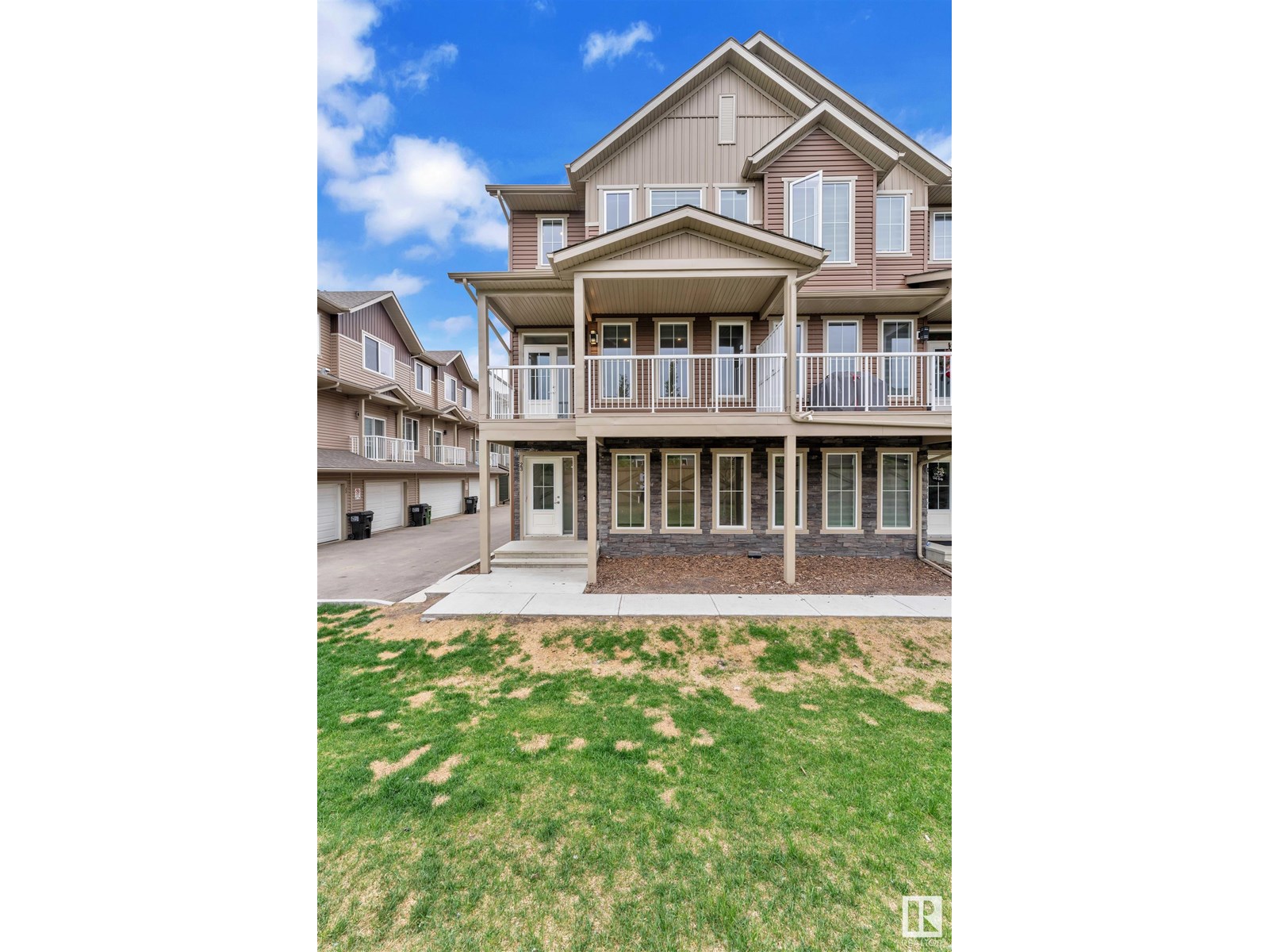 #23 1051 GRAYDON HILL BV SW