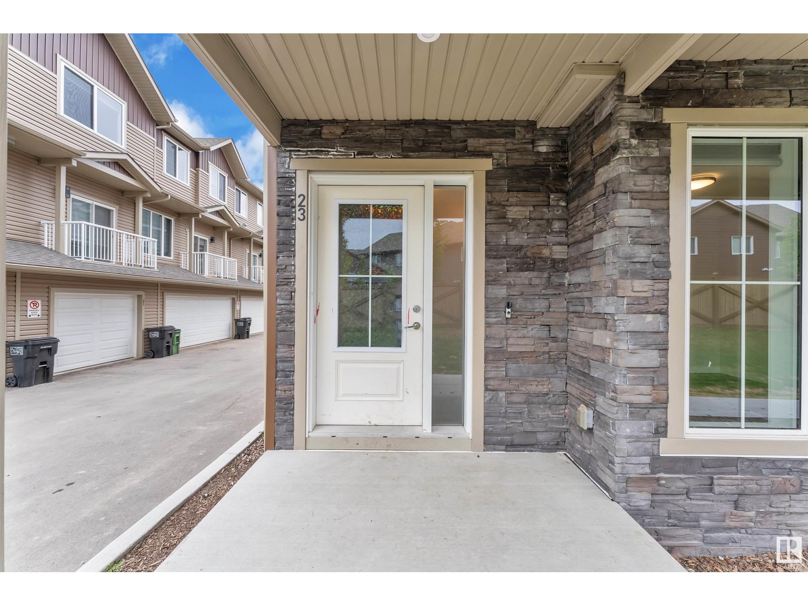 #23 1051 GRAYDON HILL BV SW