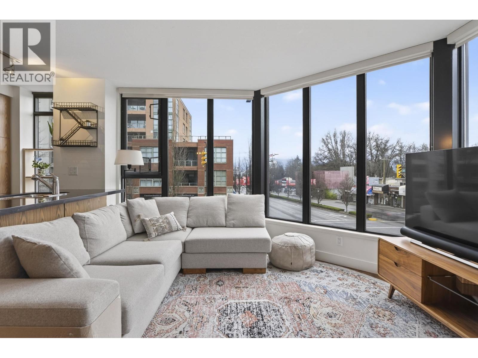 207 3228 TUPPER STREET