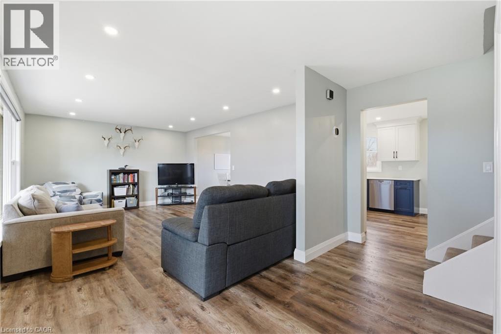 21 LENA Crescent