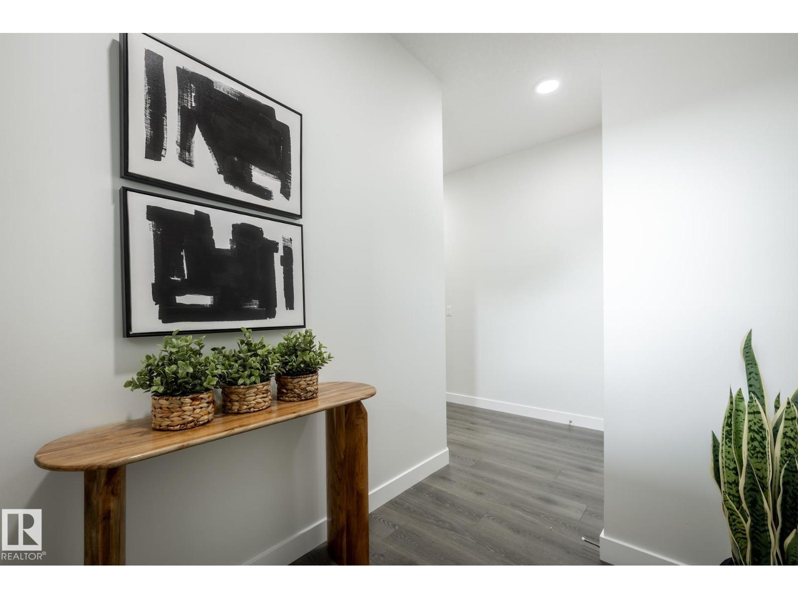 2639 5 AV SW
