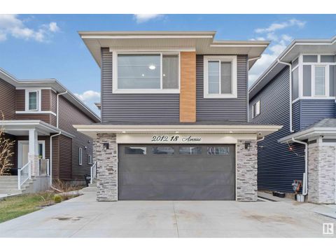 2012 18 AV NW Edmonton AB T6T2M8