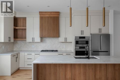 2229 36 Street SW Calgary AB T3E2Z3