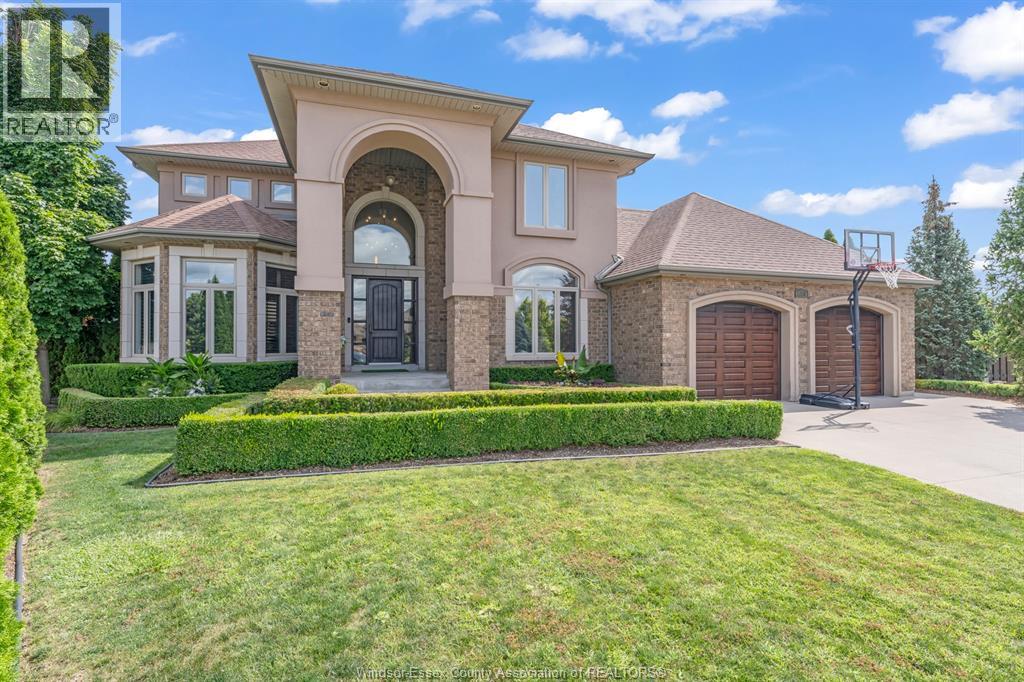 1060 WOODLAND CRESCENT