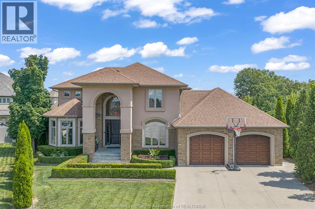 1060 WOODLAND CRESCENT