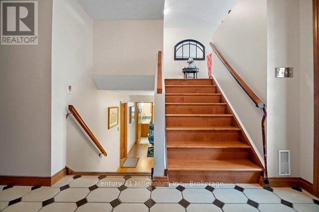 898 MCPHERSON CRESCENT