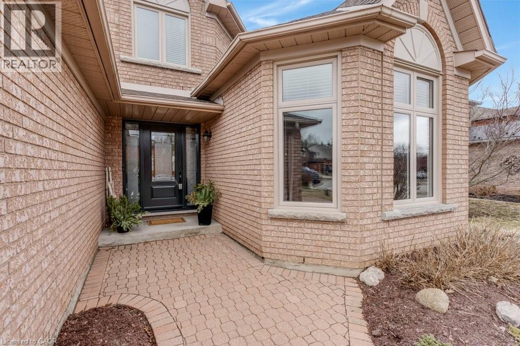 32 KINGFISHER Crescent