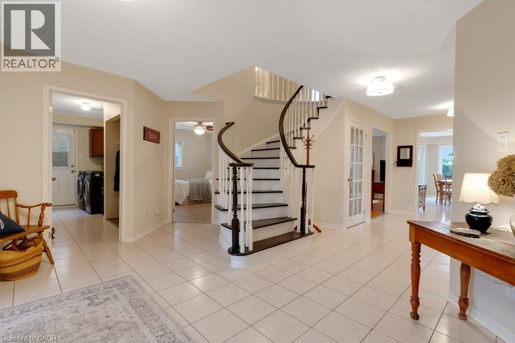 32 KINGFISHER Crescent