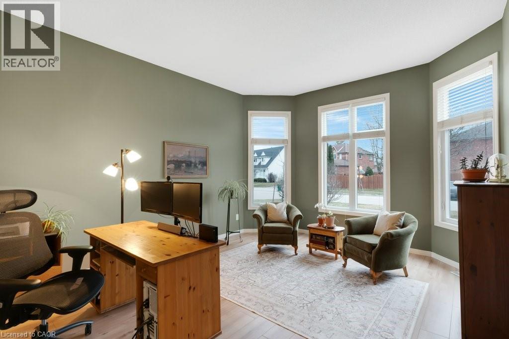 32 KINGFISHER Crescent