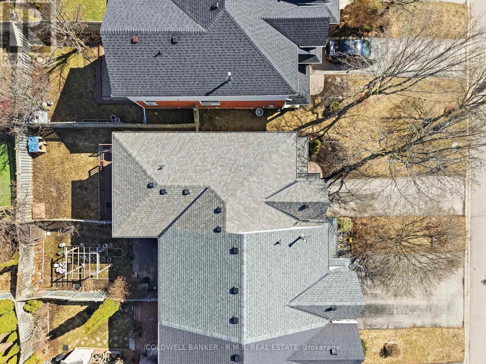 105 BROWNSTONE CRESCENT