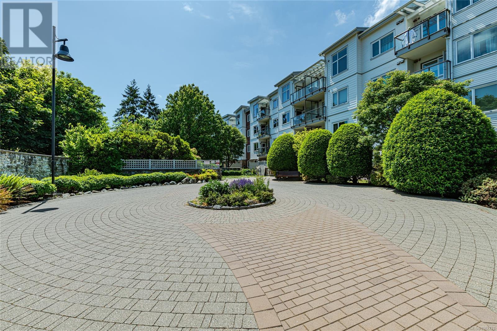201 4394 West Saanich Rd