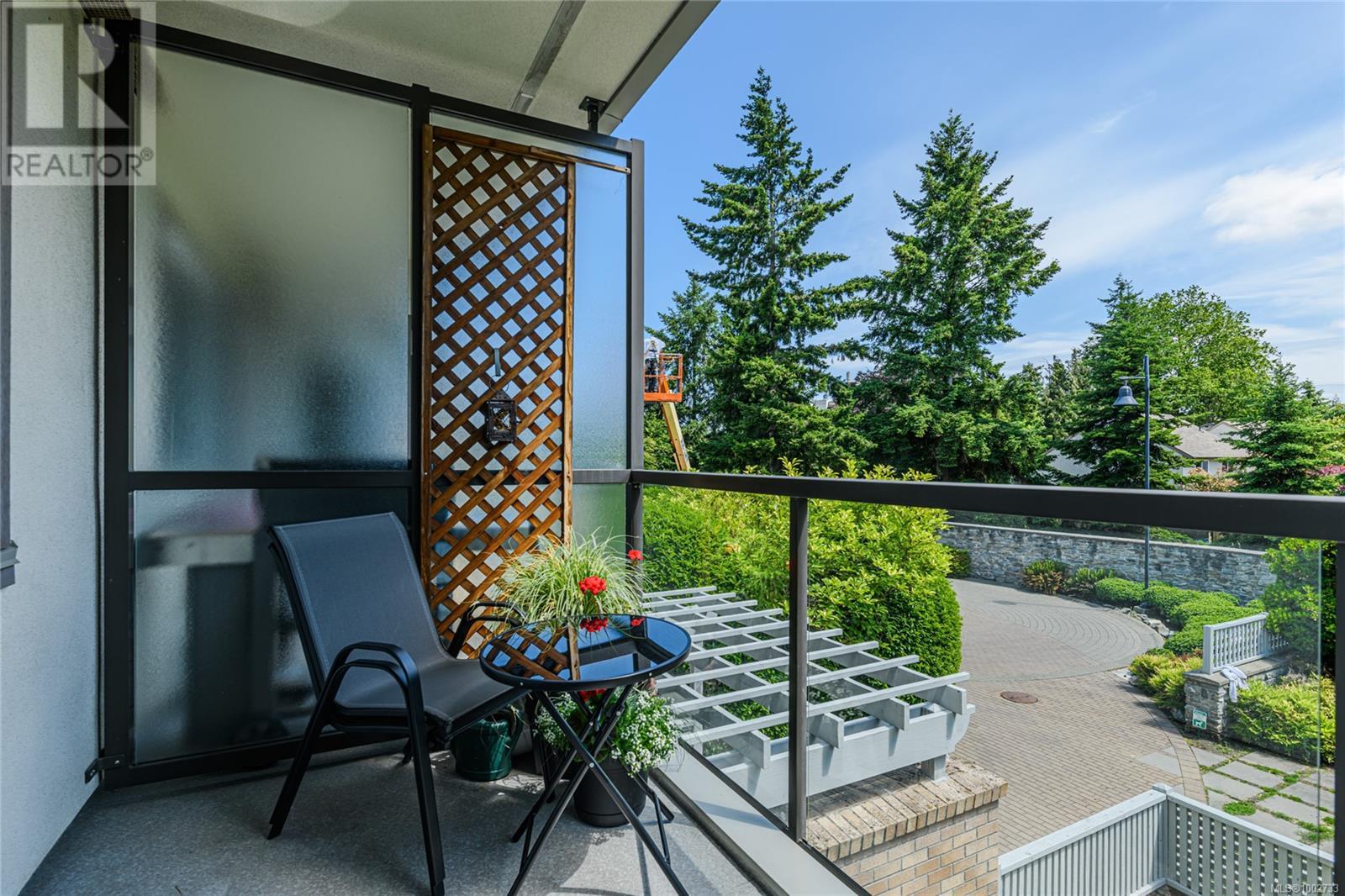 201 4394 West Saanich Rd