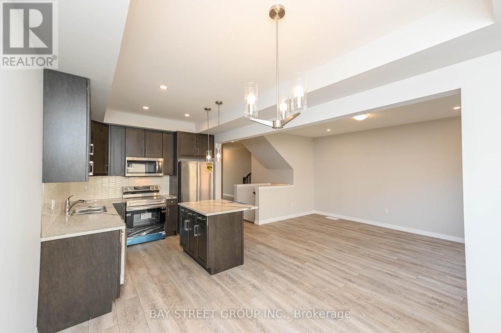 61 - 4552 PORTAGE ROAD E