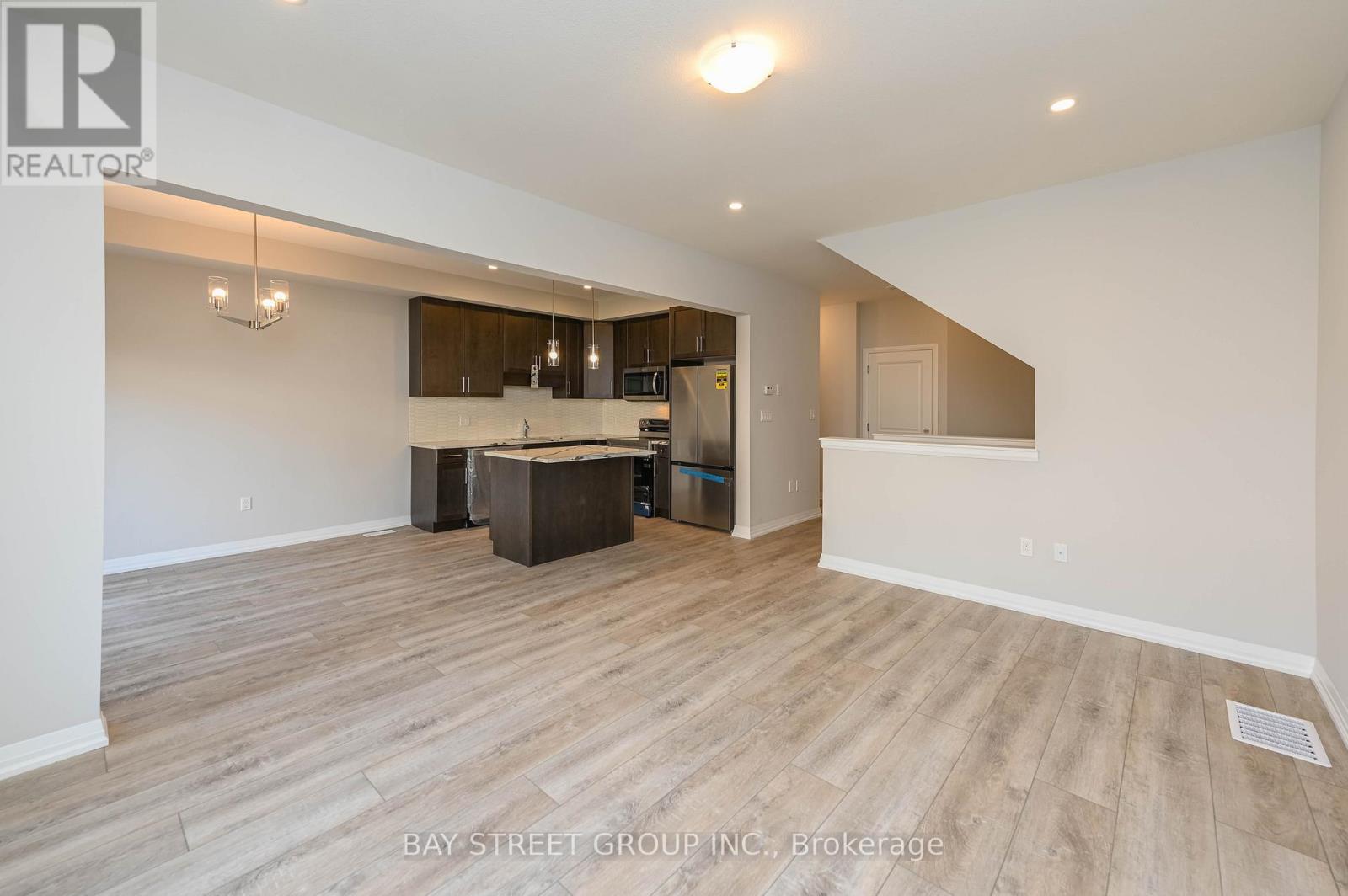 61 - 4552 PORTAGE ROAD E