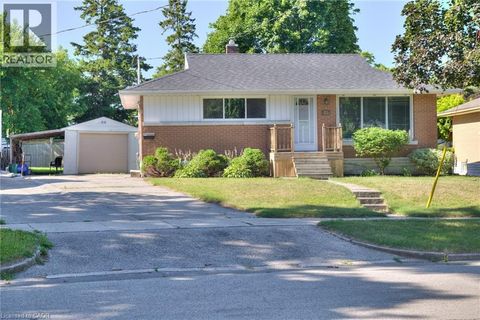 71 BROADMOOR Avenue Kitchener ON N2C1Y6