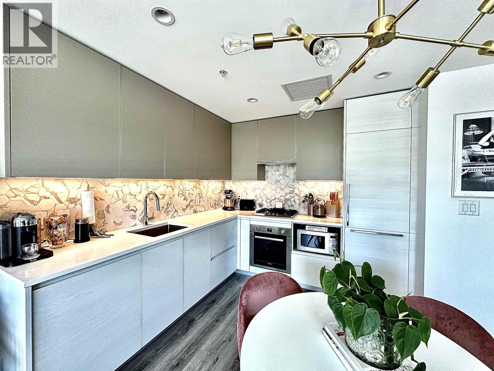 1308 8188 FRASER STREET