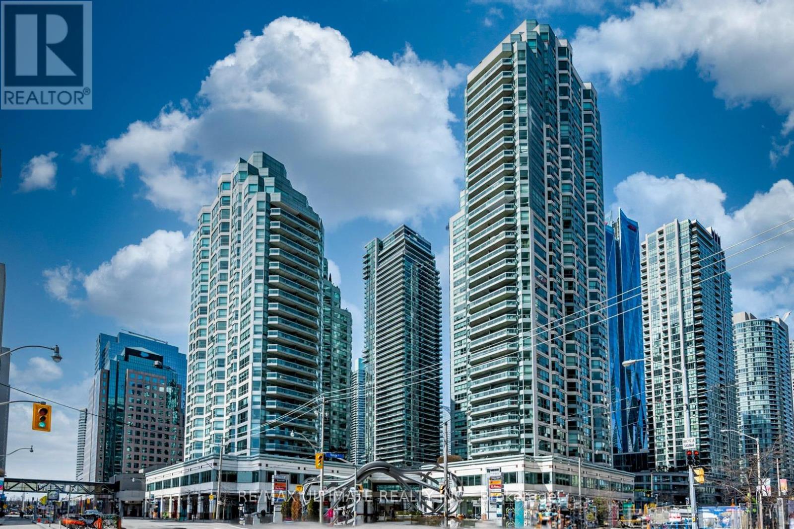 2206 - 10 QUEENS QUAY W