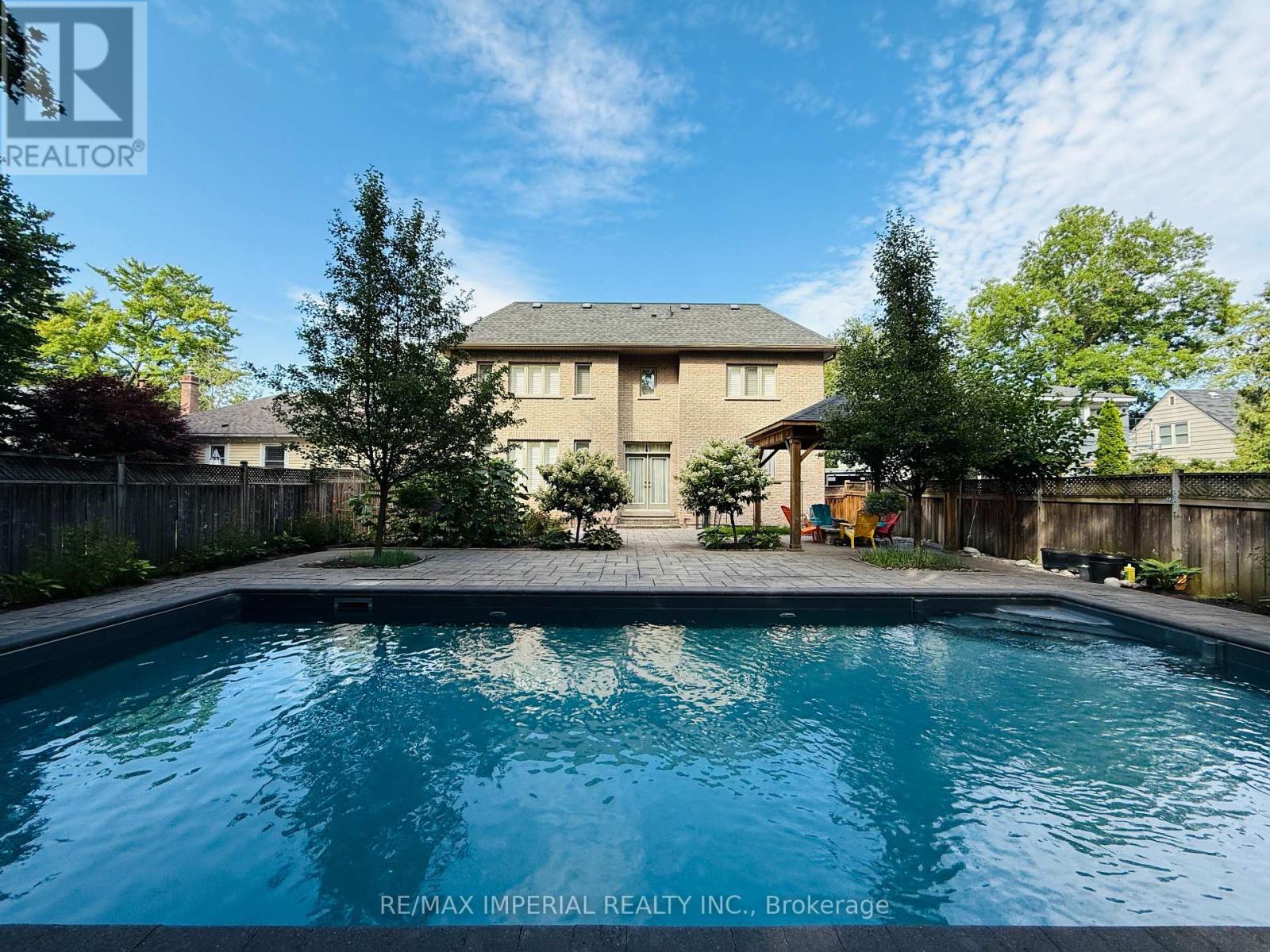 418 QUEEN MARY DRIVE