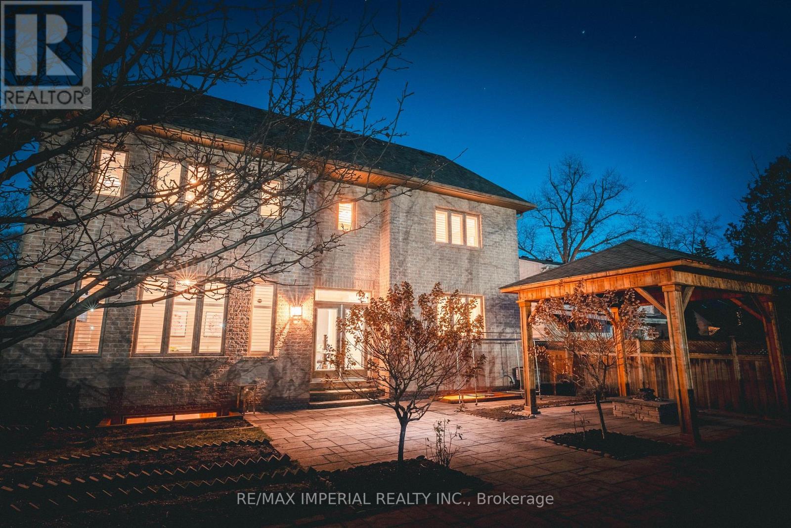 418 QUEEN MARY DRIVE