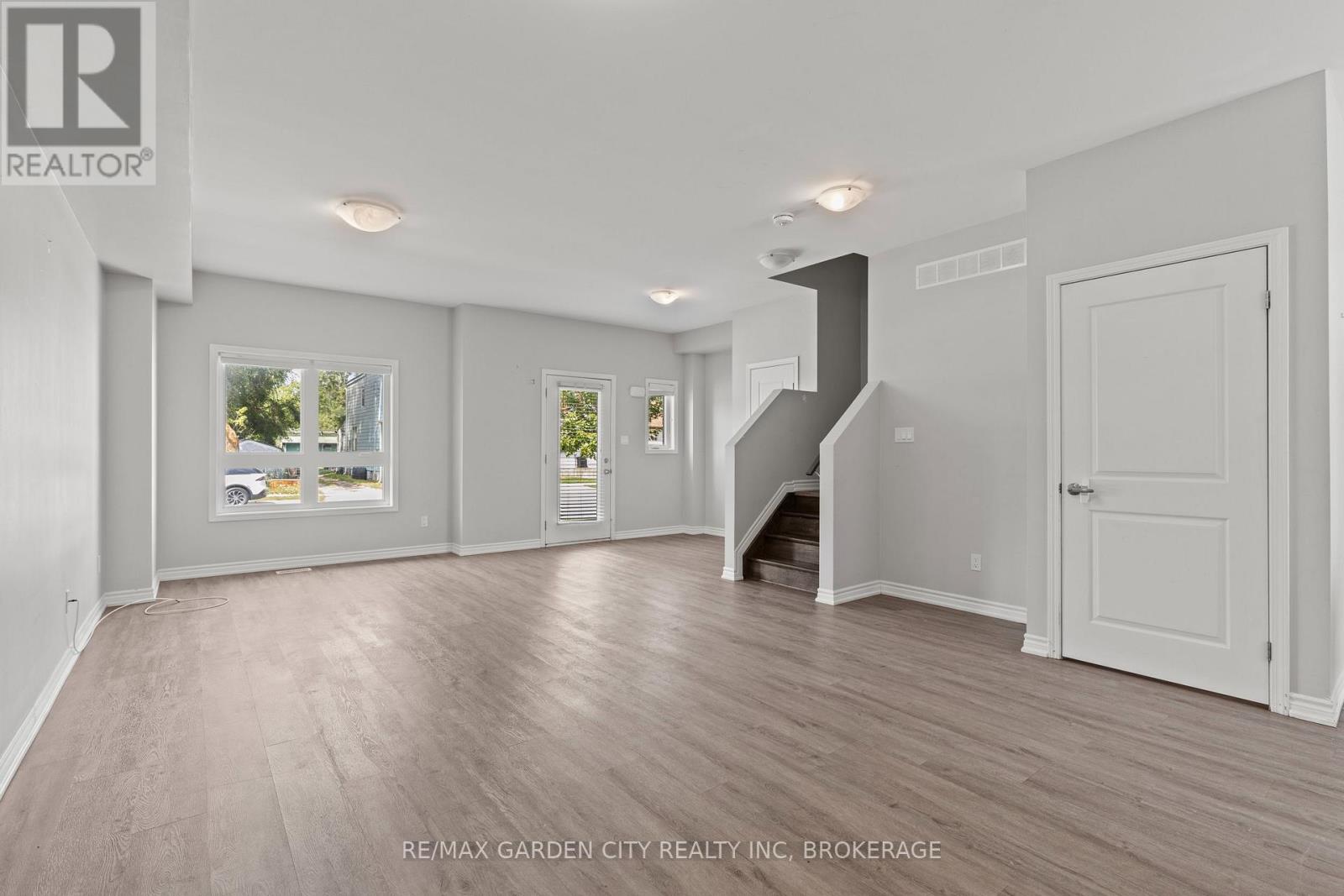 8 - 182 BROADWAY LANE