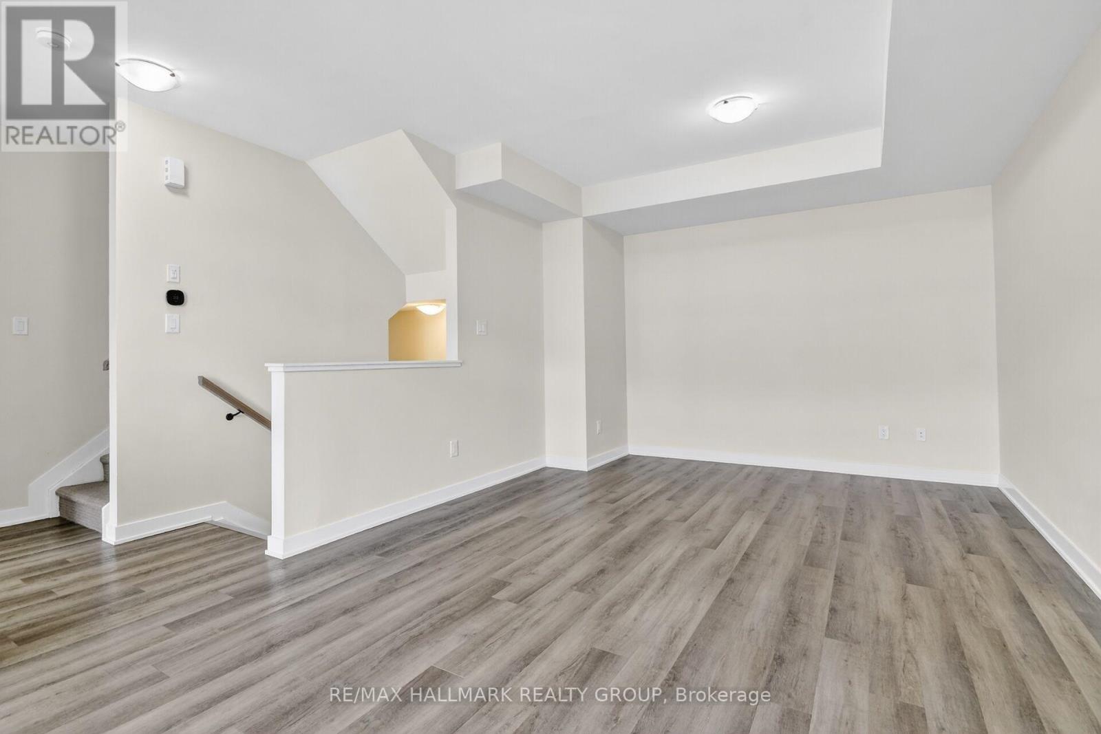 402 JEWELWING PRIVATE