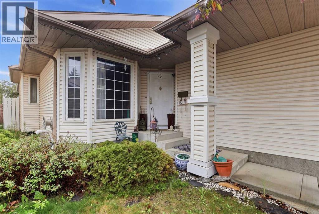 866 Applewood Drive SE
