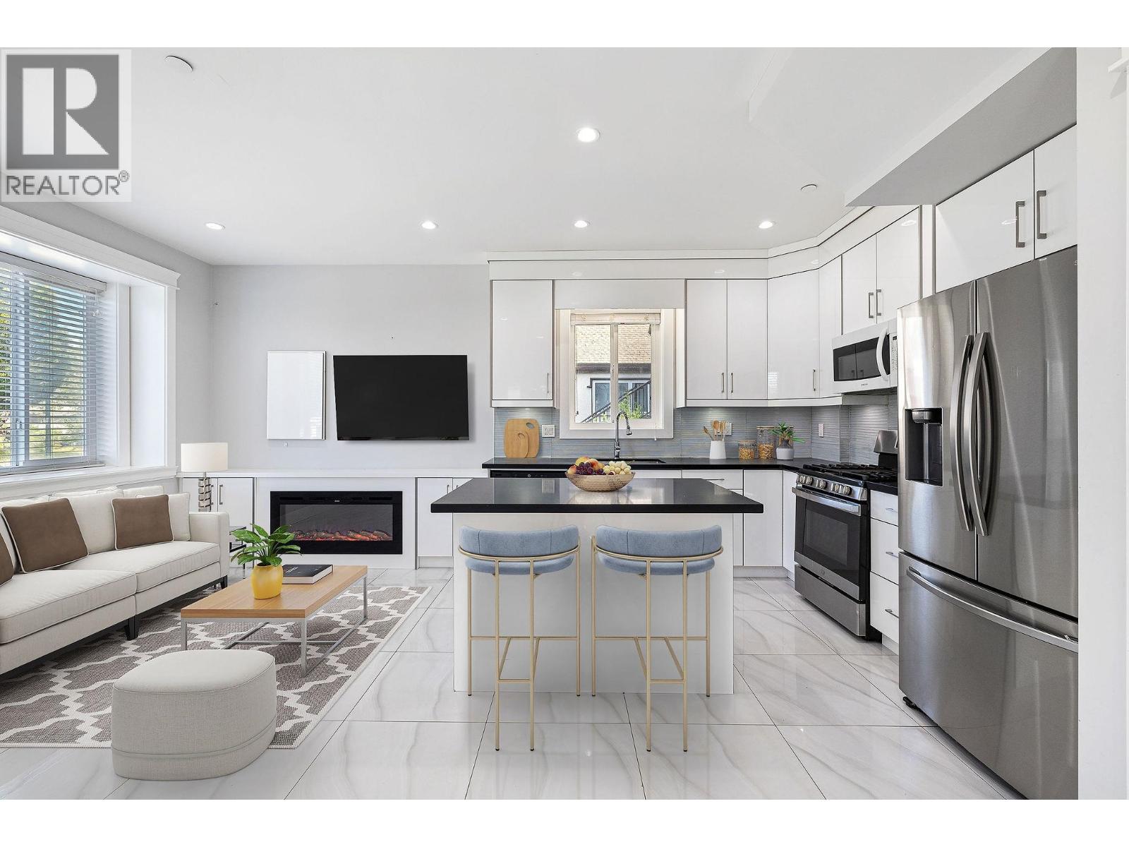 Photo 1 of 37 — 1 2430 E 41 STREET Unit 1, Vancouver, BC V5R2W4