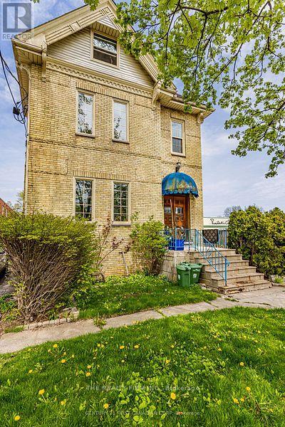 136 ELMWOOD AVENUE E