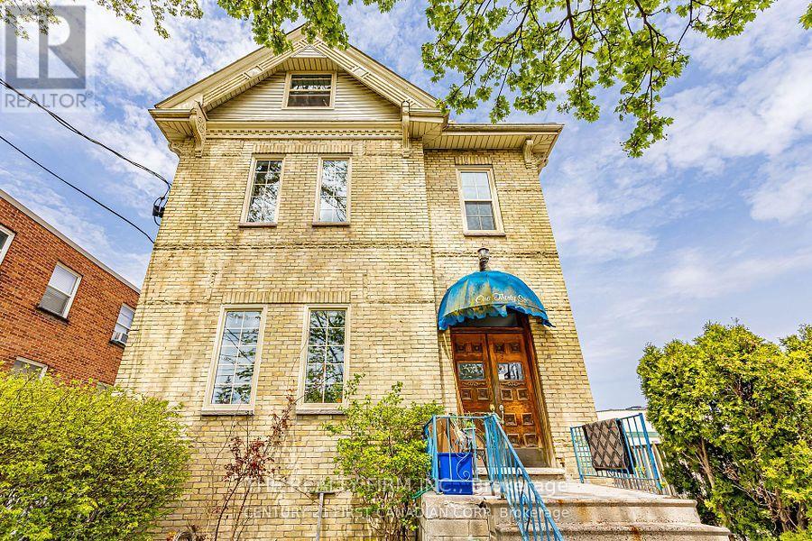 136 ELMWOOD AVENUE E