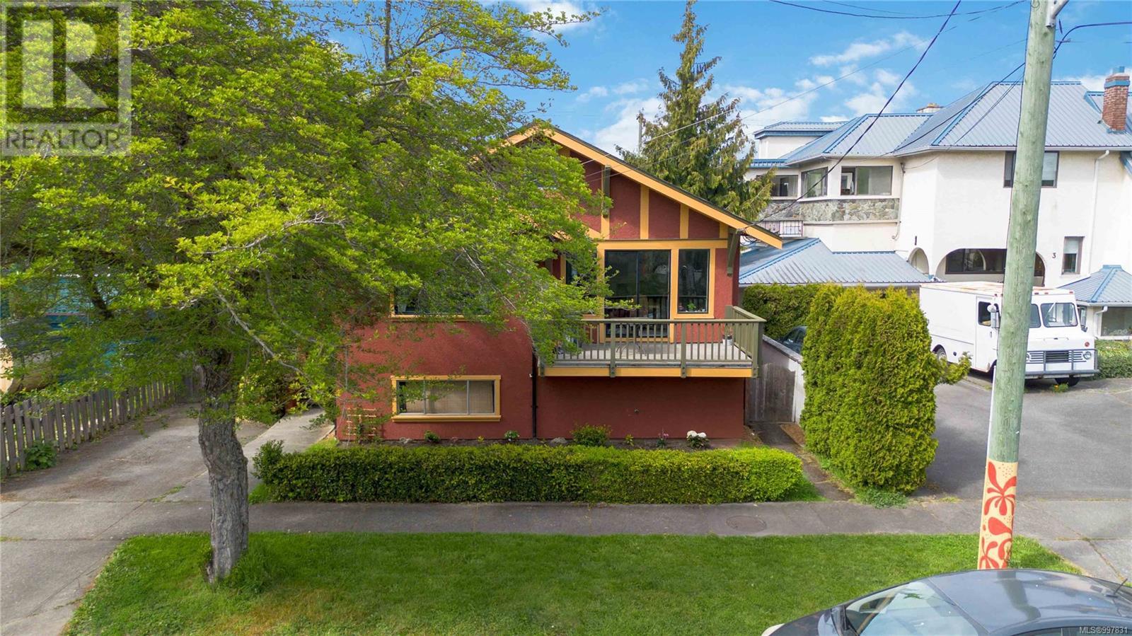 940 Empress Ave