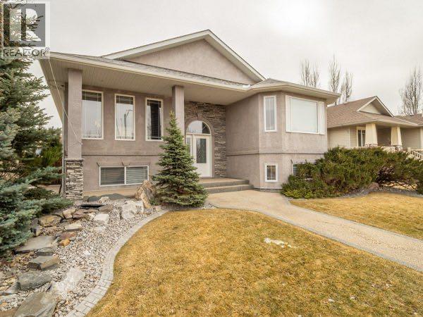 76 Grand River Boulevard W