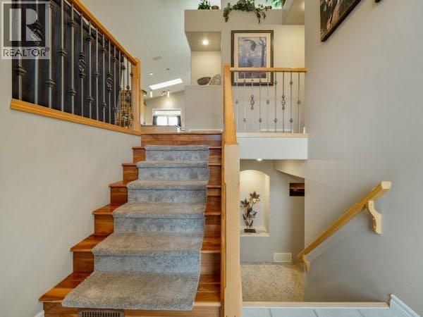 76 Grand River Boulevard W