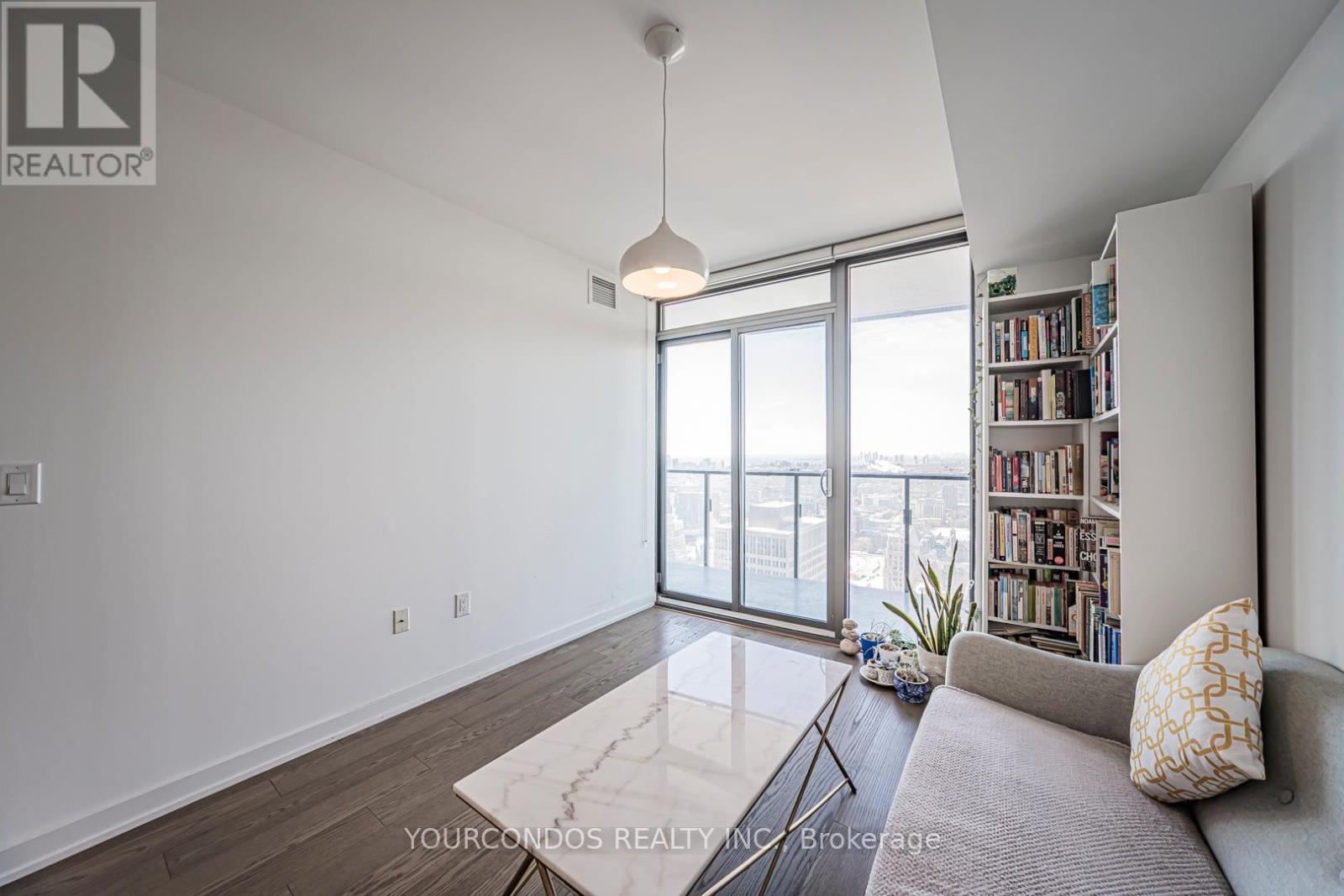 4206 - 11 WELLESLEY STREET W