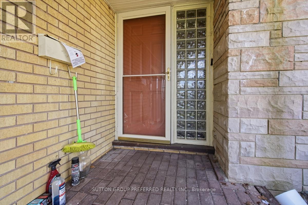 2 RUSKIN COURT