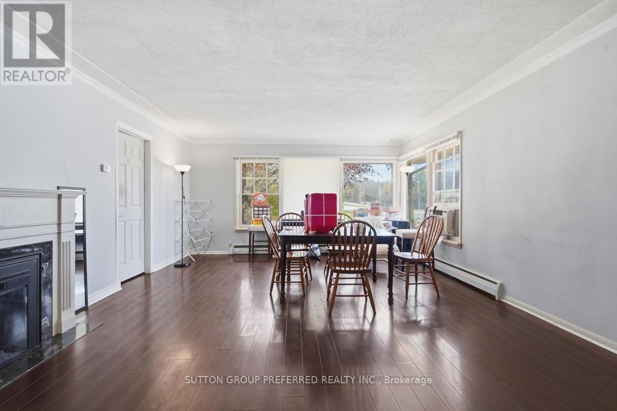 2 RUSKIN COURT