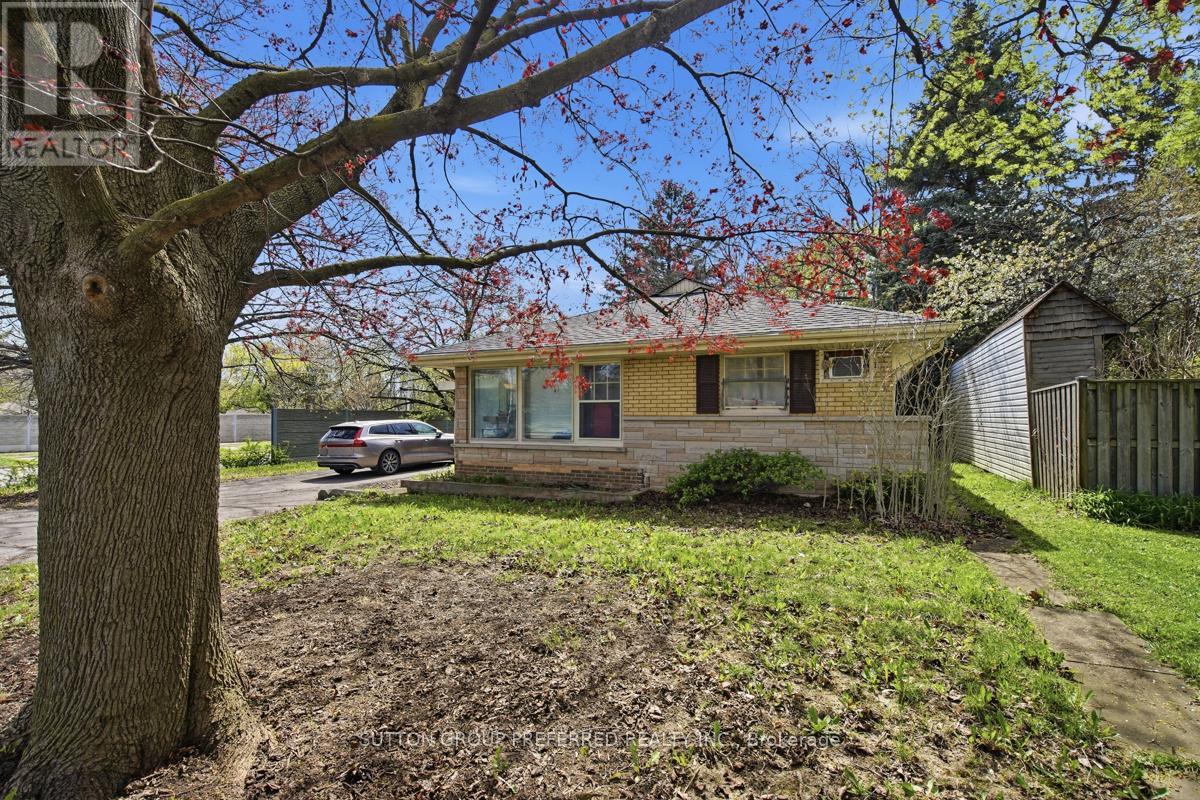 2 RUSKIN COURT