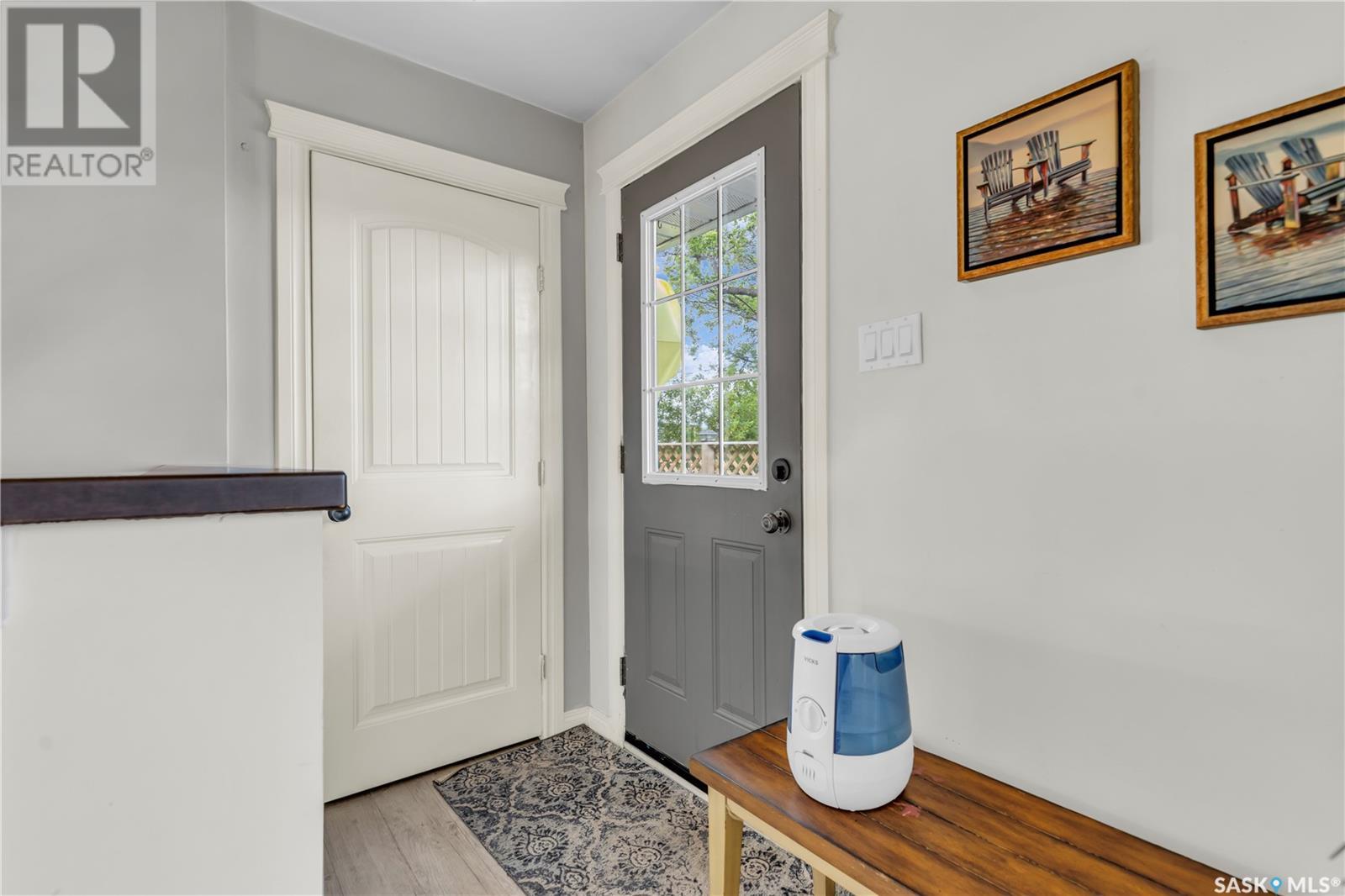 13 3rd AVENUE E