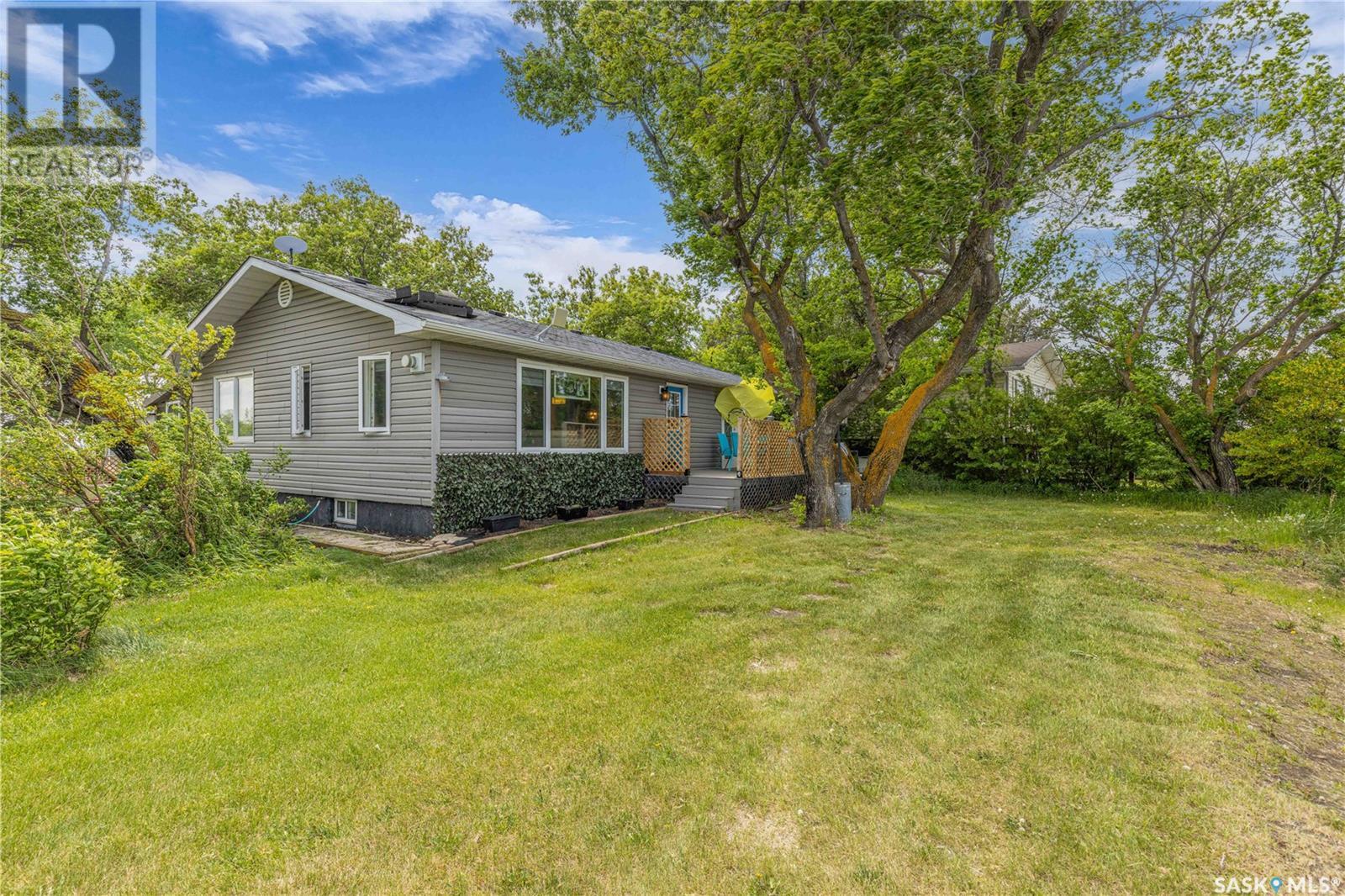 13 3rd AVENUE E