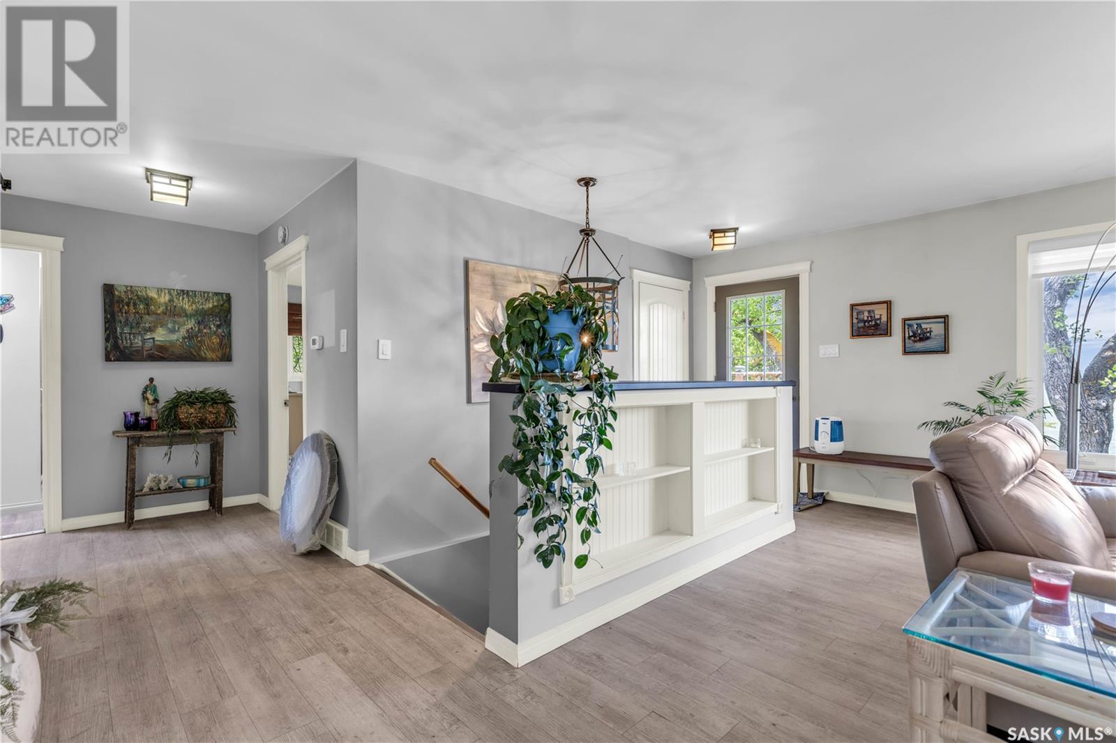 13 3rd AVENUE E