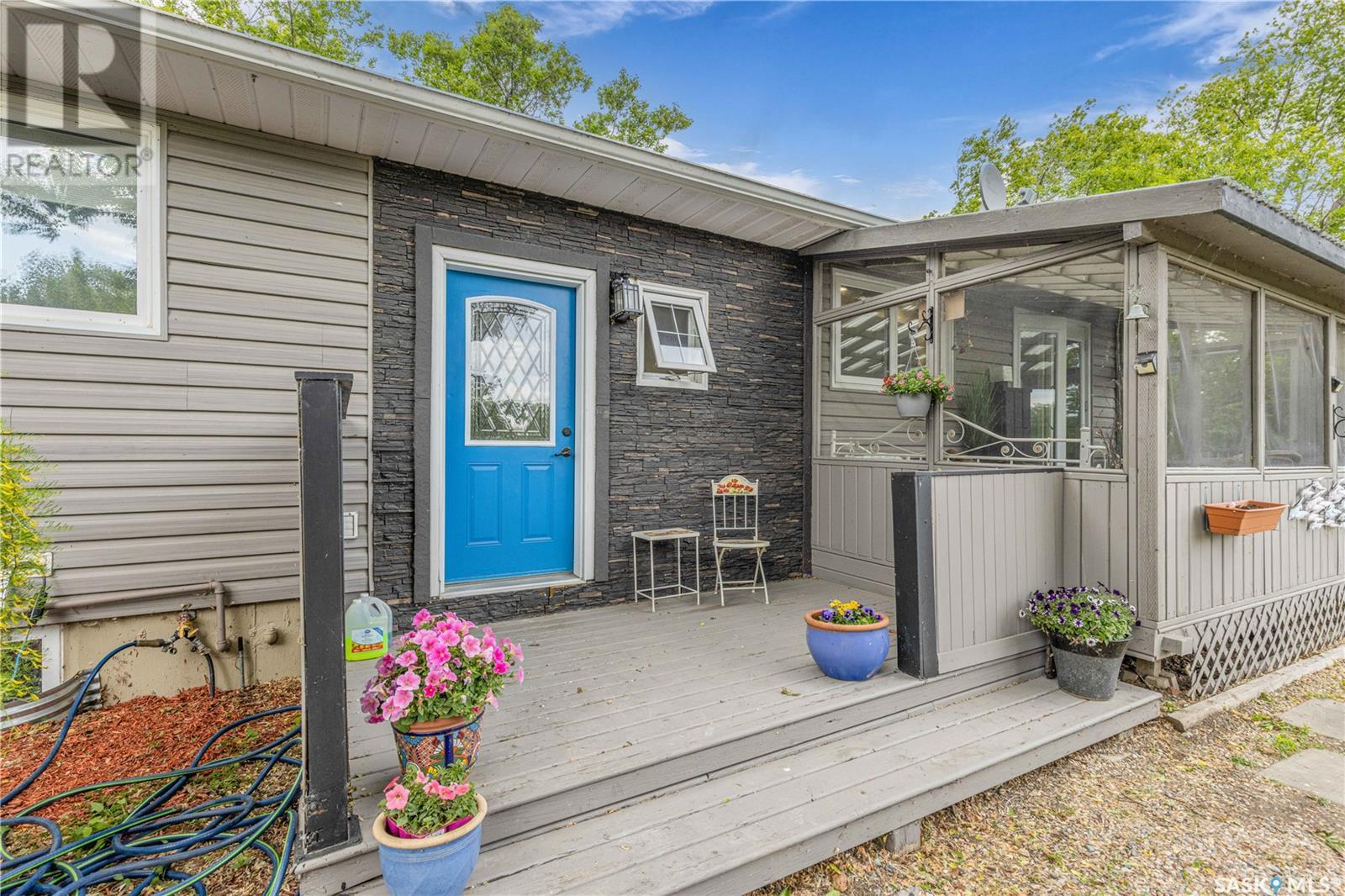 13 3rd AVENUE E
