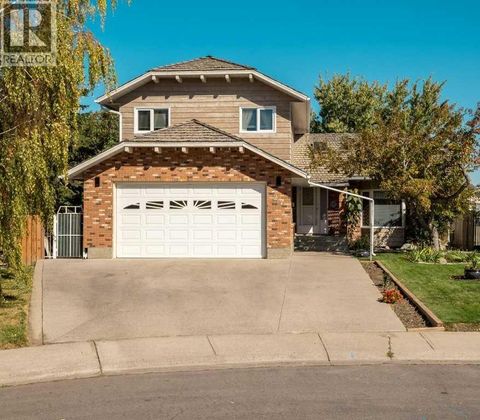 27 Erminerun Place N Lethbridge AB T1H5X6