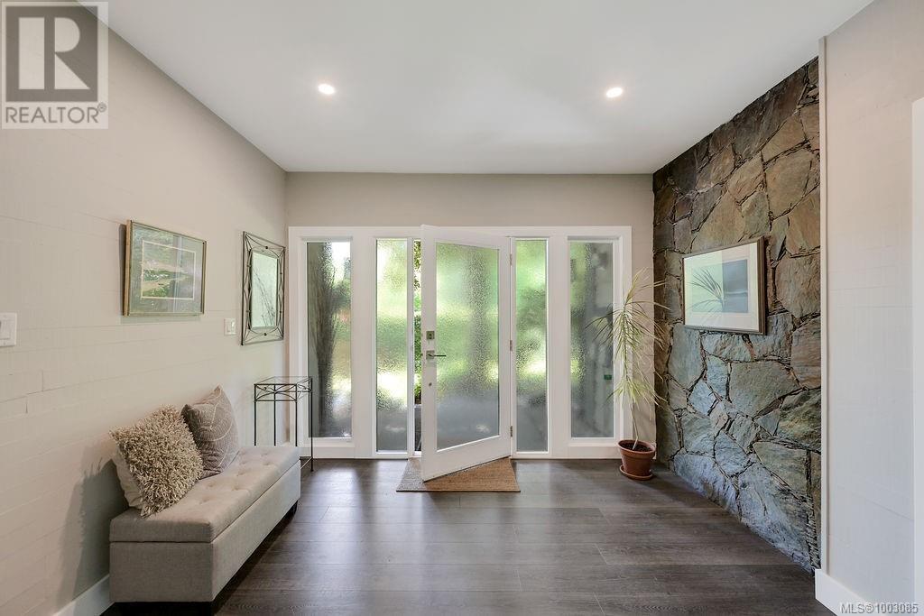 956 Royal Oak Dr