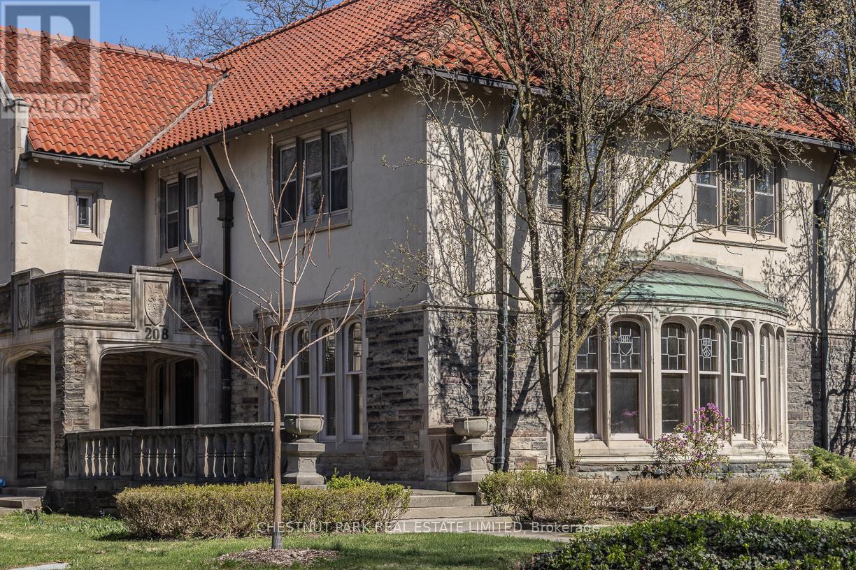 208 ROXBOROUGH DRIVE