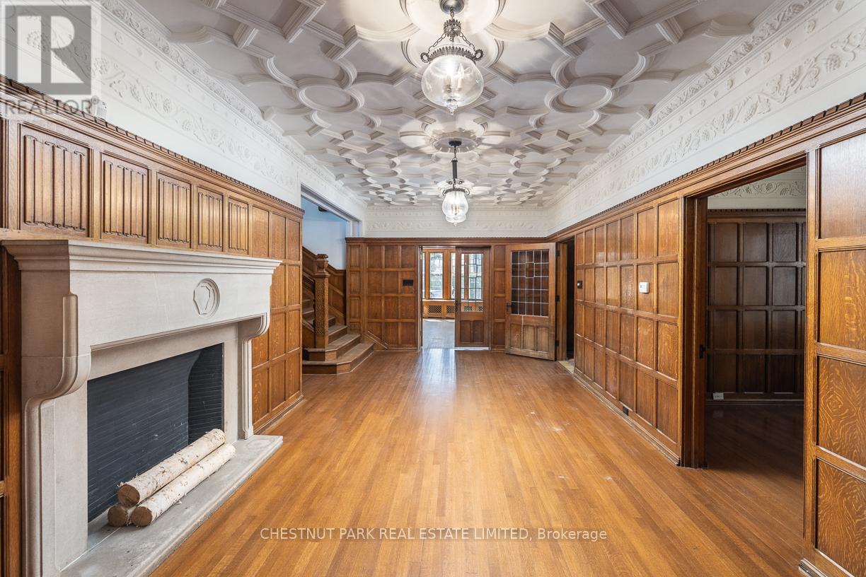 208 ROXBOROUGH DRIVE