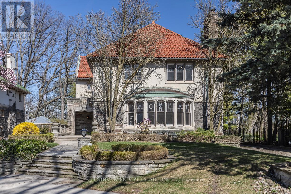 208 ROXBOROUGH DRIVE