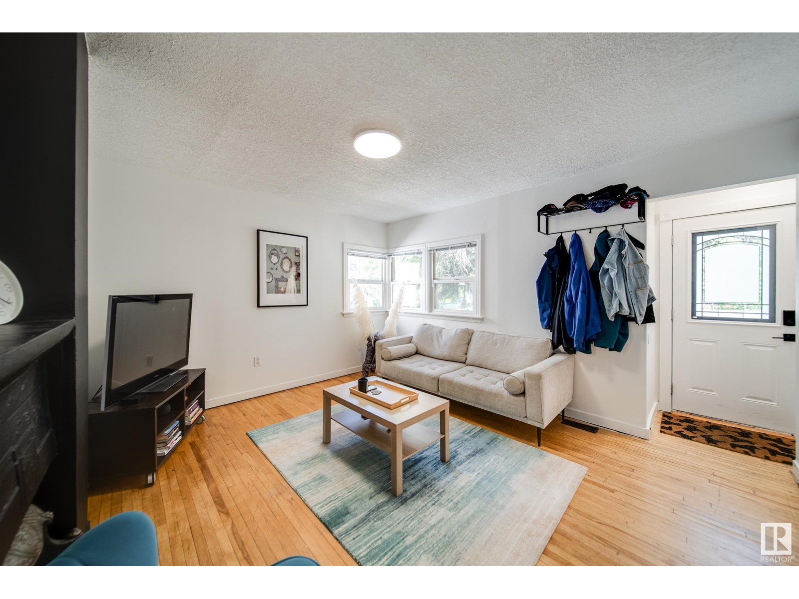 10711 76 AV NW